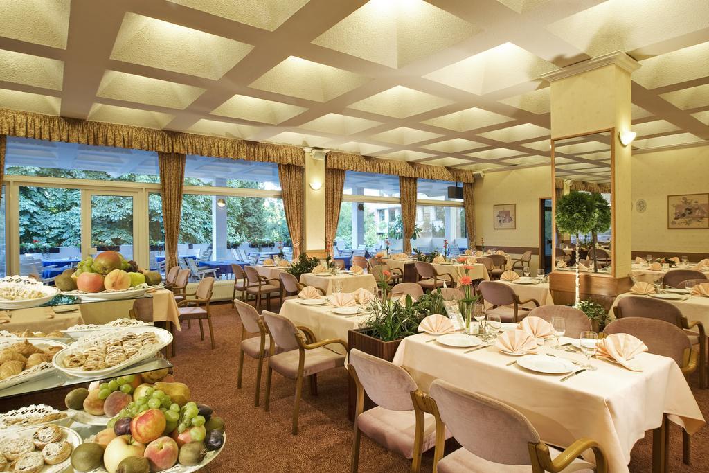 Hotel Patria Pécs Restaurant bilde